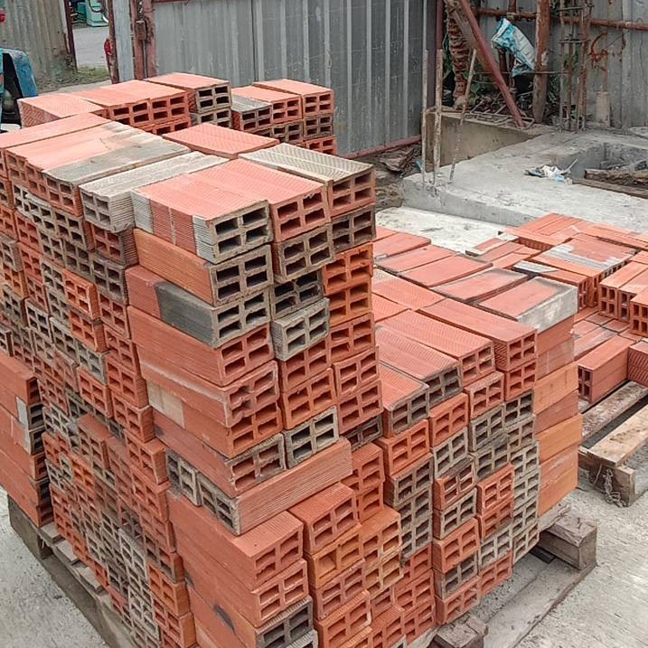 จัดส่ง อิฐมอญ 4 ช่อง มอก. 153-2540 ถึงหน้างาน กรุงเทพ