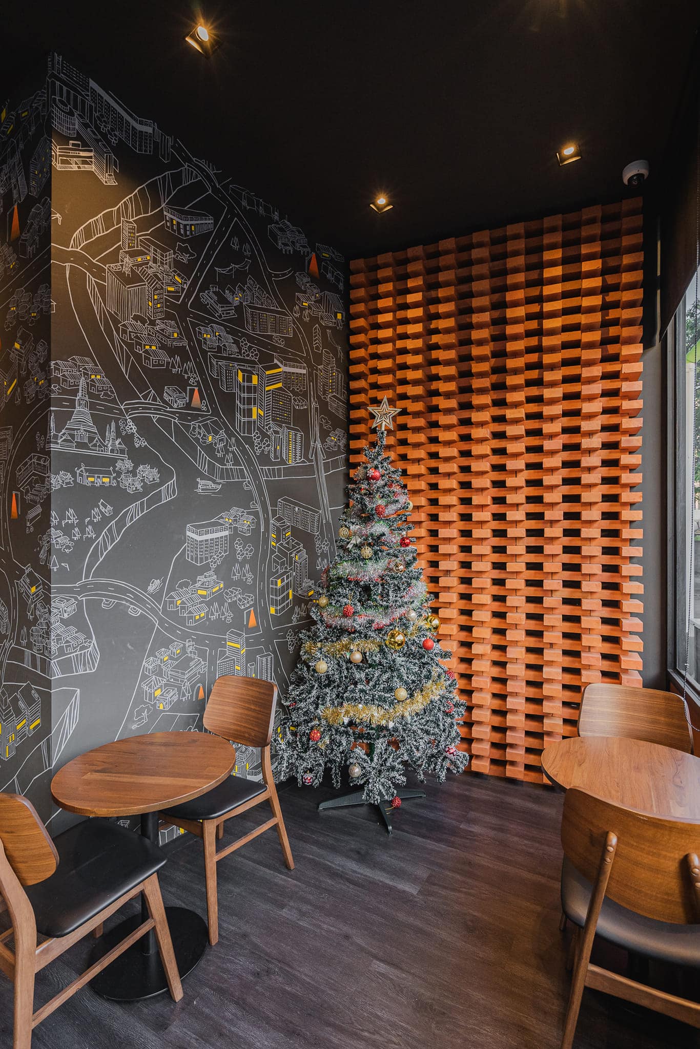 อิฐโชว์ 4x8 ร้าน After Dark เพชรเกษม 28 กรุงเทพ 2