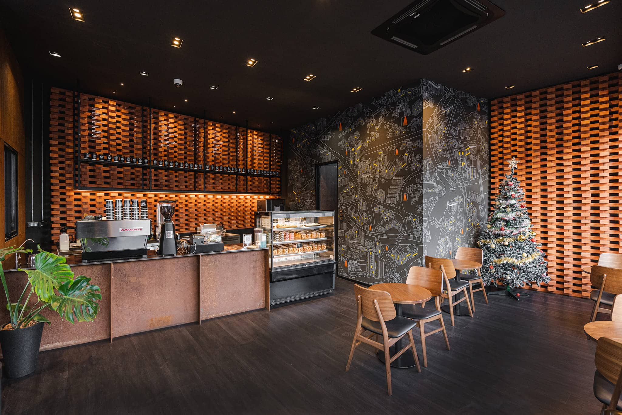 อิฐโชว์ 4x8 ร้าน After Dark เพชรเกษม 28 กรุงเทพ