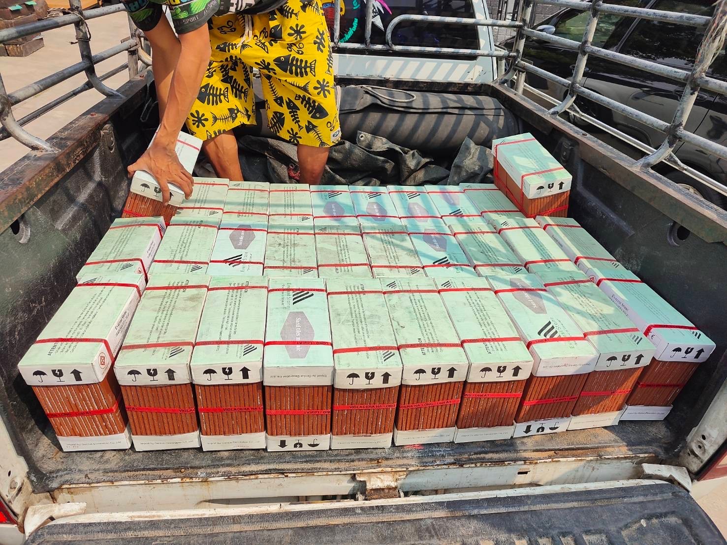 กระเบื้องดินเผา 6x24 สีเบอร์กันดี้ หน้างาน เกาะสมุย สุราษฎร์ธานี