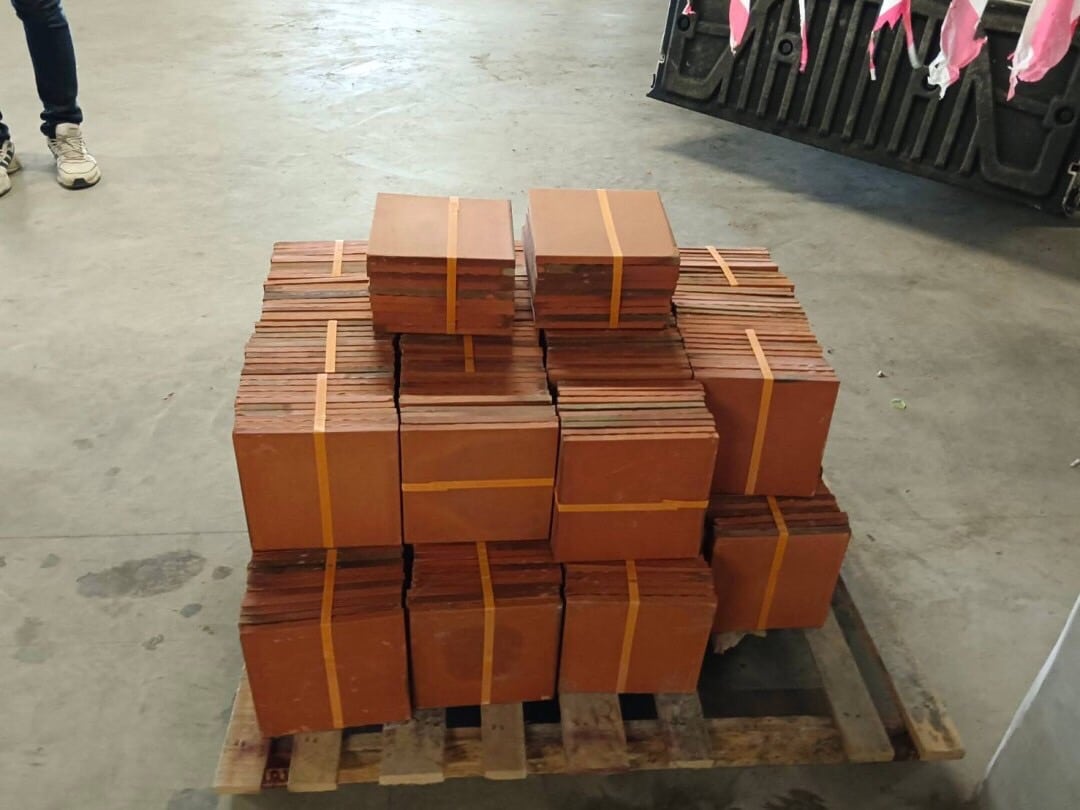 กระเบื้องดินเผา 8x8 หน้างาน เมือง นครปฐม